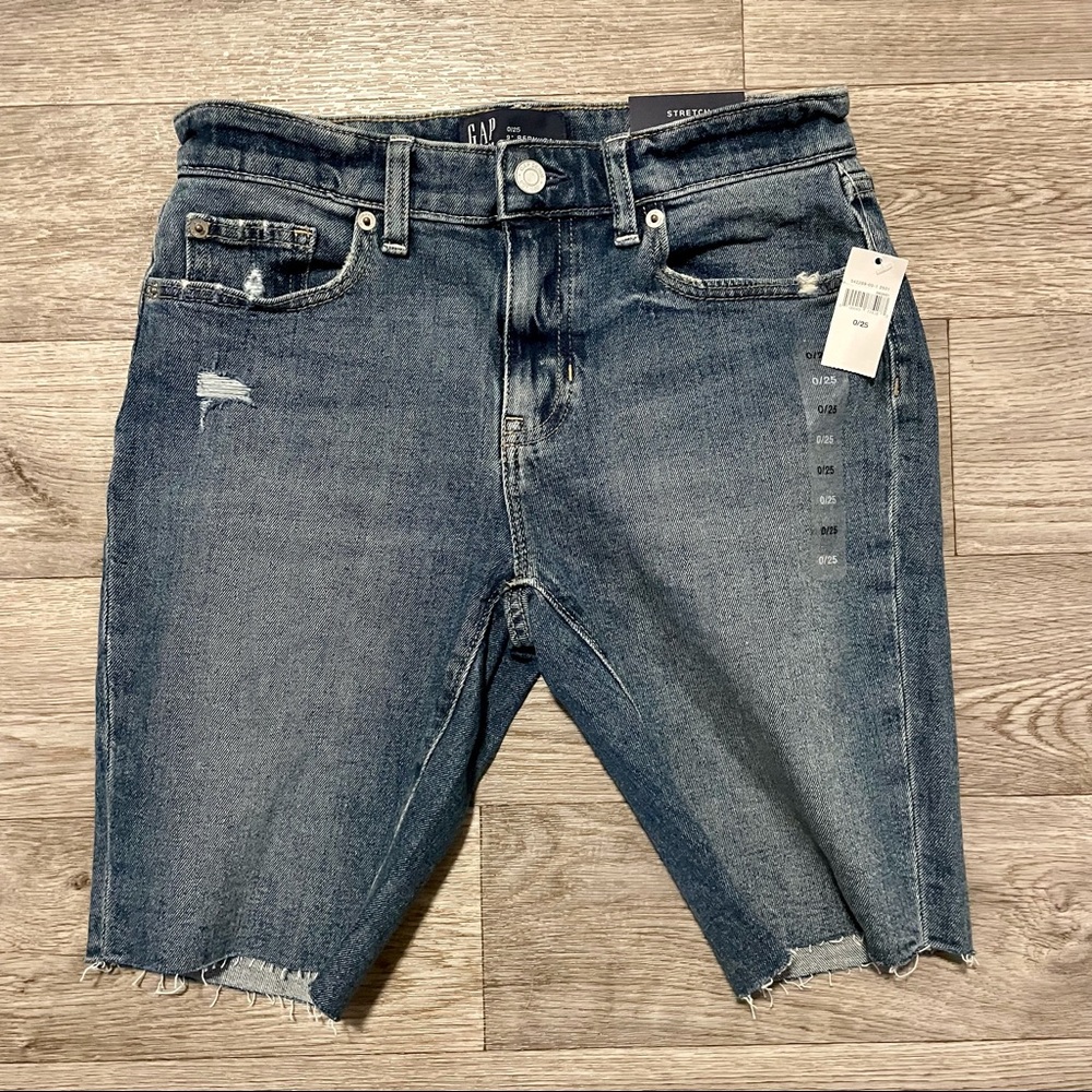 GAP Raw Hem Denim 9” Bermuda Short Women’s 0 NEW